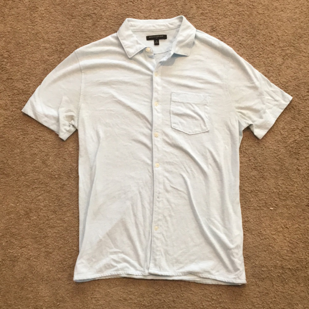 Baby blue button up collar shirt in mens medium
